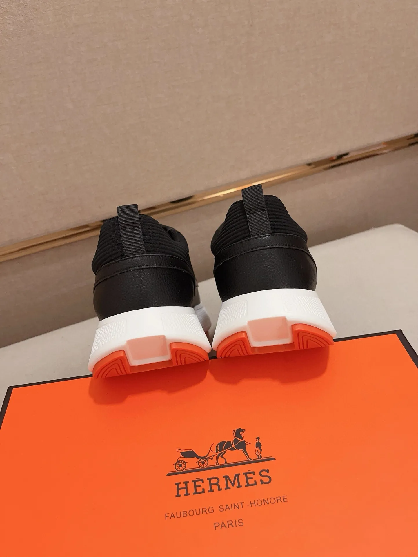 Men's clothing and shoes💰: 440💰《HERMES》【Classic original single version】Hermès; top 🔝purchasing agent🔍🔍men's latest 🇺🇸 counter sales simultaneously, imported from Italy original ▲▲cowhide ▲▲ (high-end, nobility, class) ) Exquisite workmanship (Italian 🇮🇹 imported water-dyed 🐂 cowhide lining) sole: original sole provided by the original factory, ⚠️exclusive double-layer activity·TPR·rubber·combined molded outsole; super comfortable·wear-resistant·non-slip·environmental protection The real thing is more beautiful if you take the real thing (high quality, follow the order). You can enter and exit the counter at will * Number of yards: 38-44 (45 can be customized and cannot be returned or exchanged)
